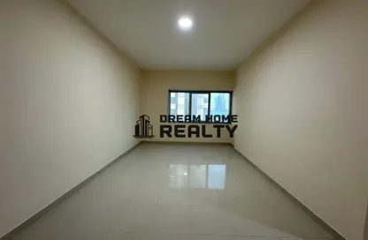 شقة - 2 غرف نوم - 3 حمامات للايجار في شارع التعاون الجديد - التعاون - الشارقة