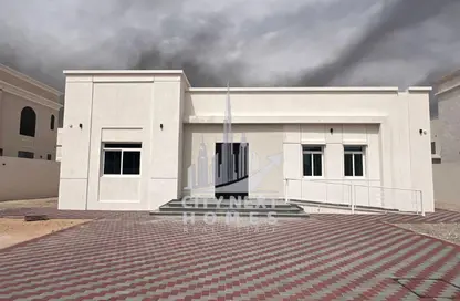 Villa - 4 Bedrooms - 6 Bathrooms for rent in Al Aweer 1 - Al Aweer - Dubai