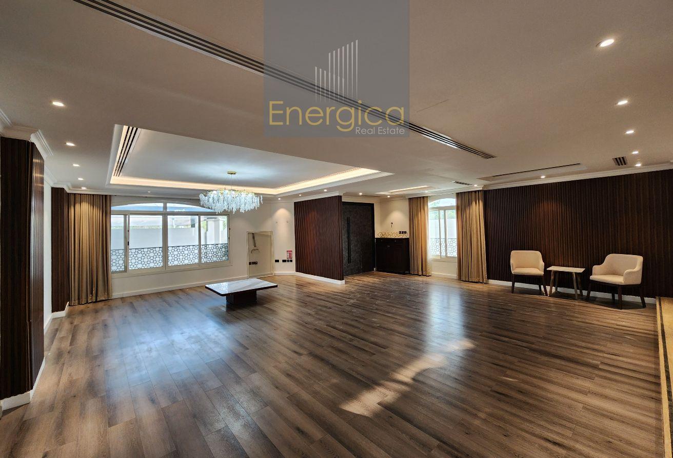 Beautifully Renovated 6BR Villa| Garden | Corner V photo 4