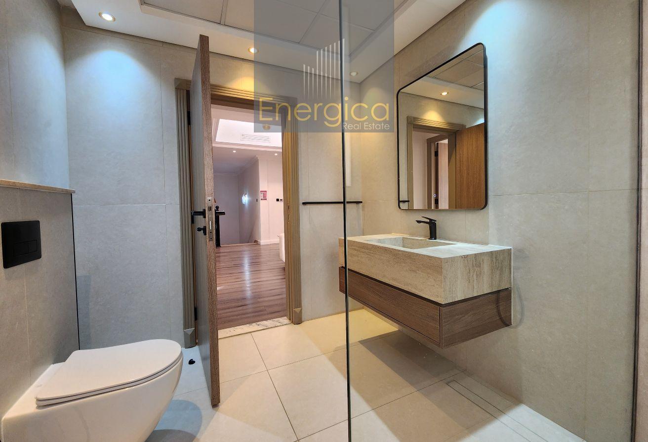 Beautifully Renovated 6BR Villa| Garden | Corner V photo 19