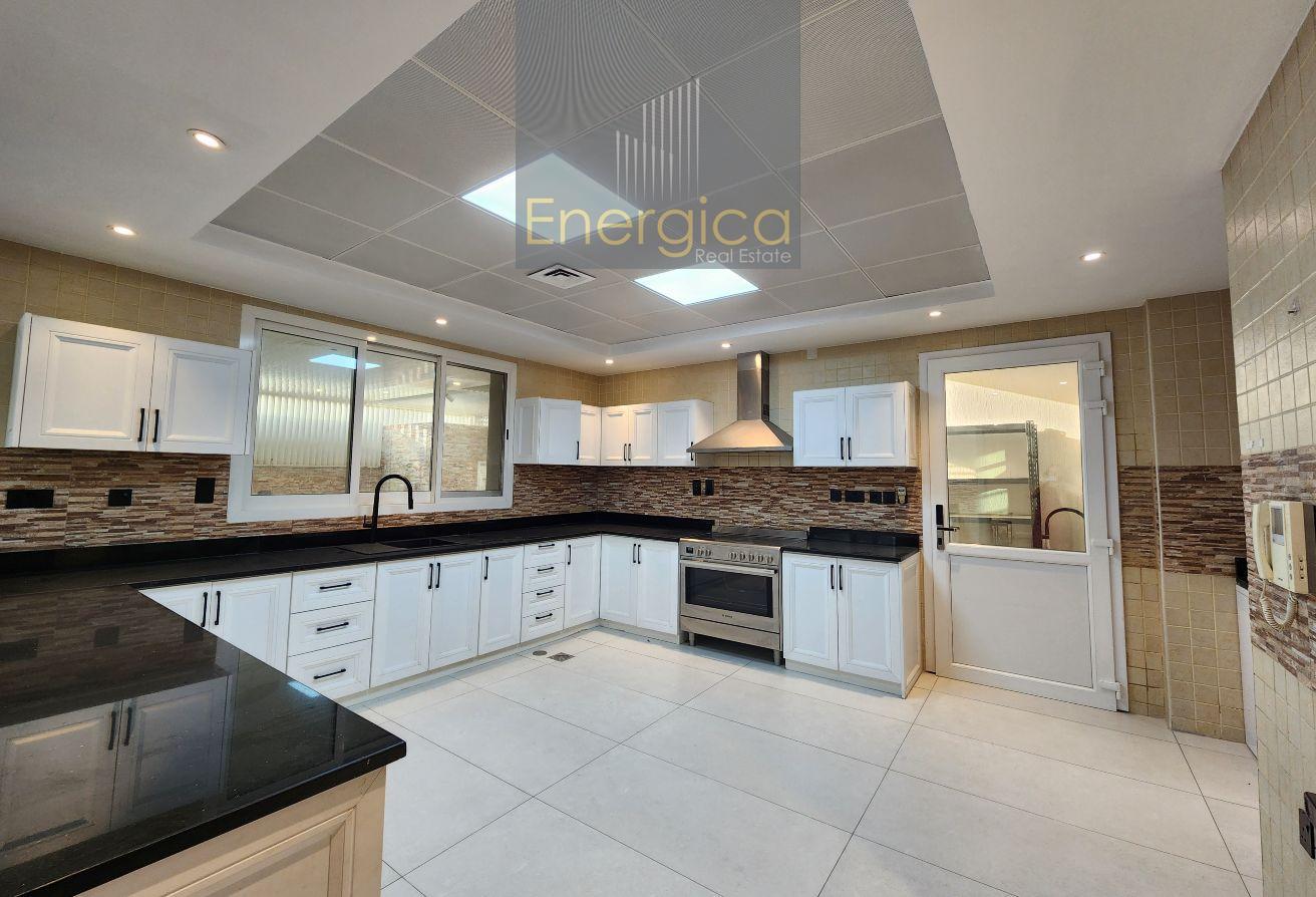 Beautifully Renovated 6BR Villa| Garden | Corner V photo 6