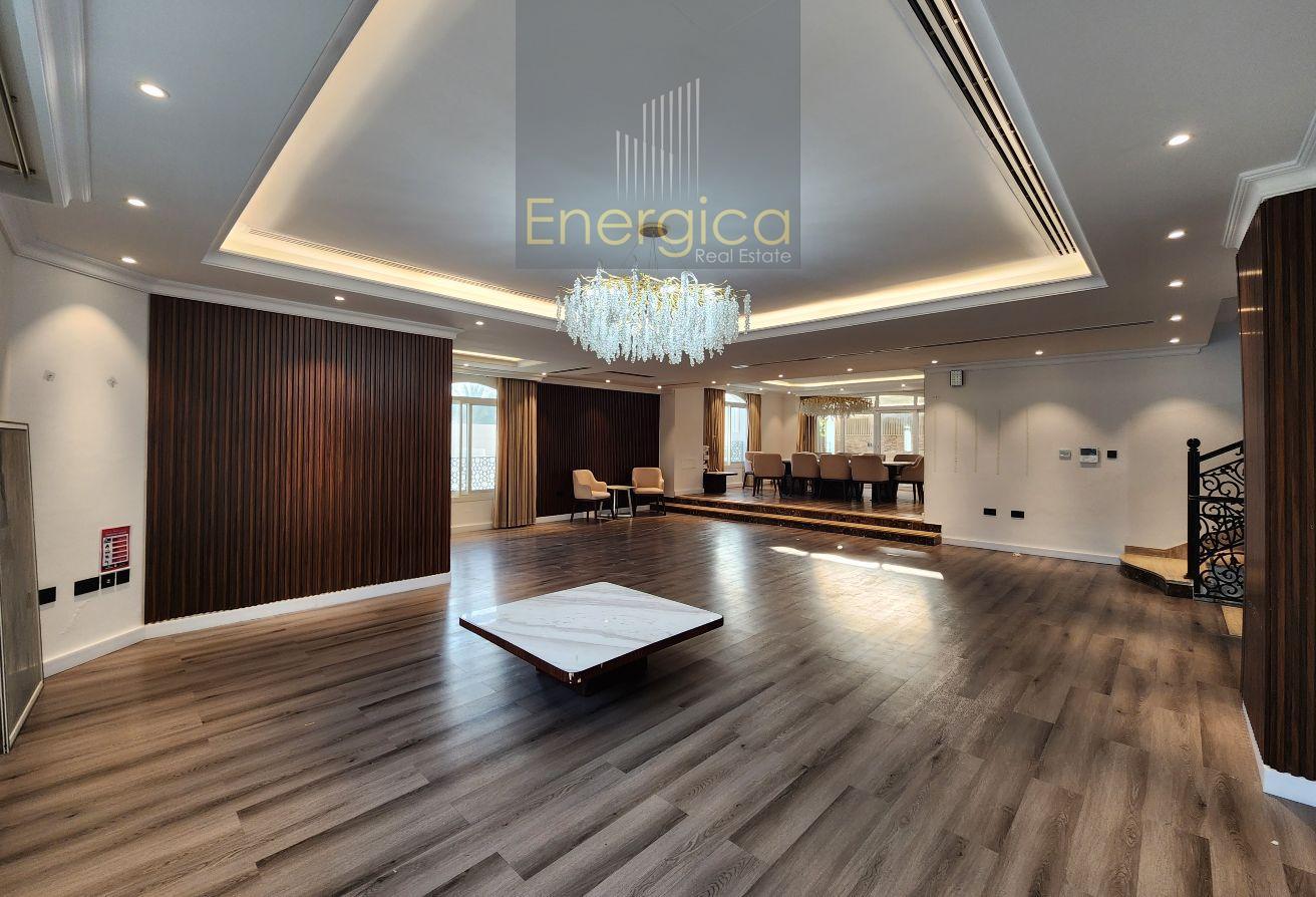 Beautifully Renovated 6BR Villa| Garden | Corner V photo 2