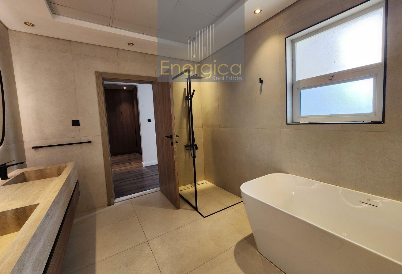 Beautifully Renovated 6BR Villa| Garden | Corner V photo 16