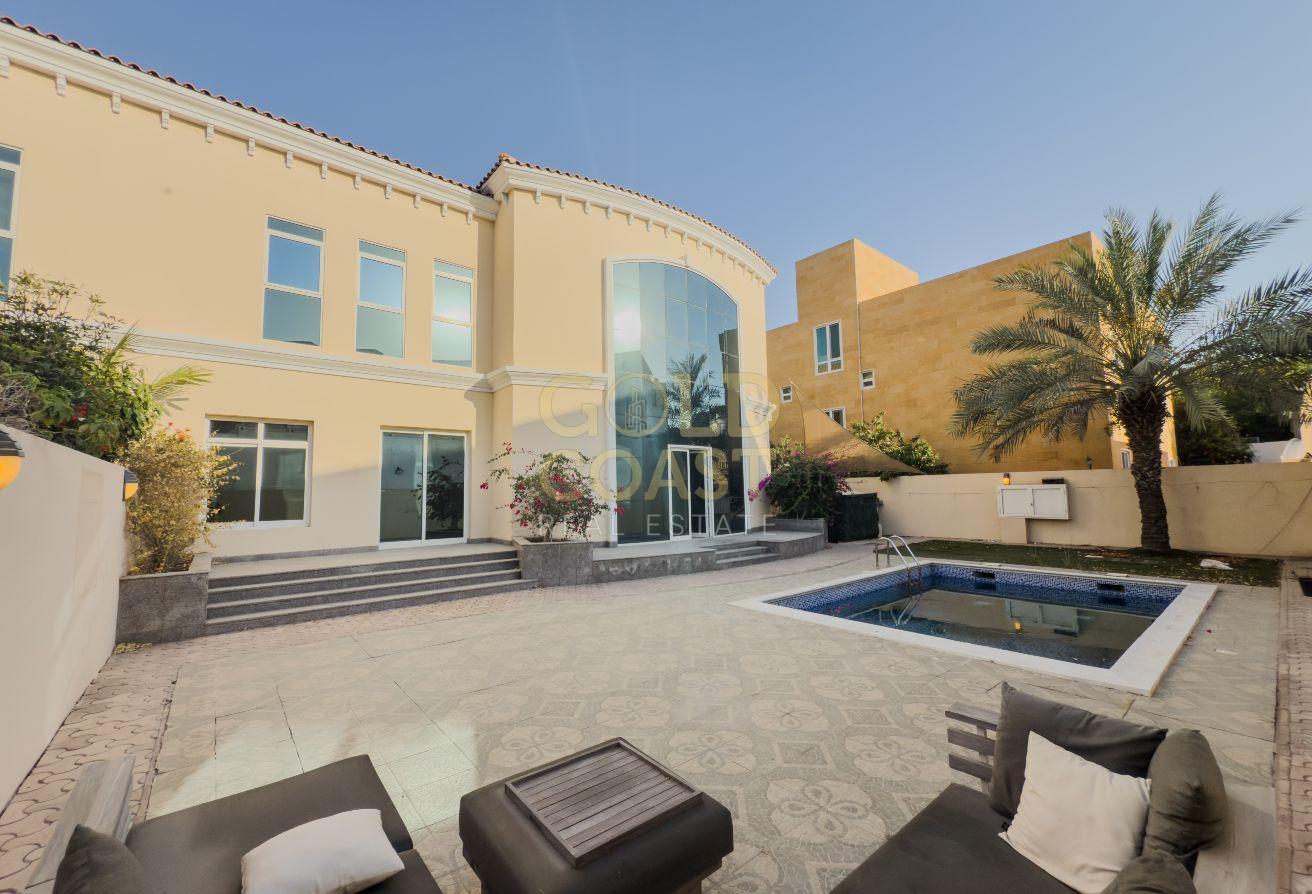 5BR Villa | Spacious layout | Prime Location photo 2
