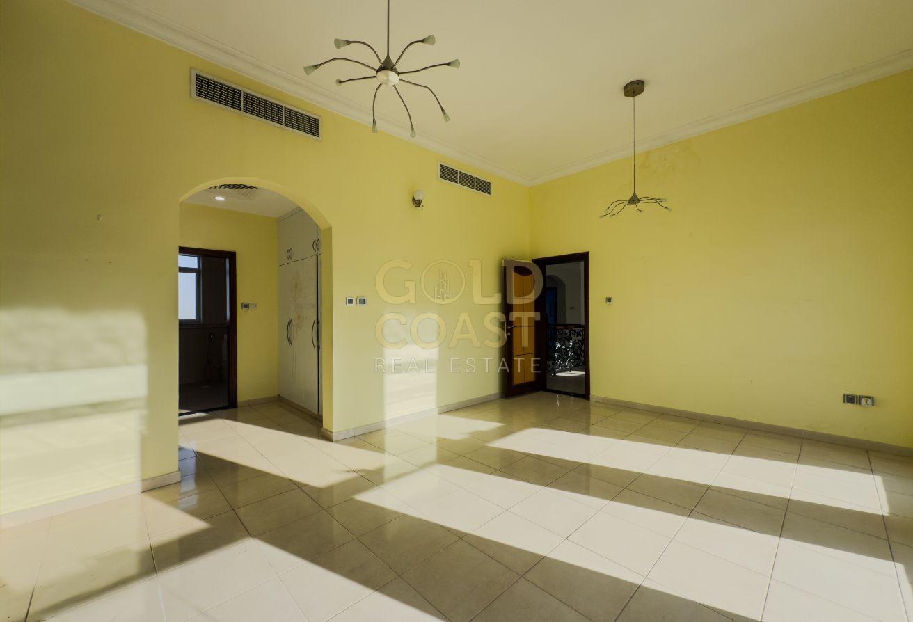 5BR Villa | Spacious layout | Prime Location photo 7