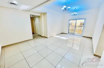 Apartment - 3 Bedrooms - 3 Bathrooms for rent in Muwaileh 29 Building - Muwaileh - Sharjah