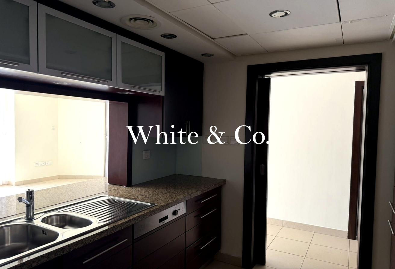 UNFURNISHED | GREAT VIEWS | LARGE LAYOUT photo 9