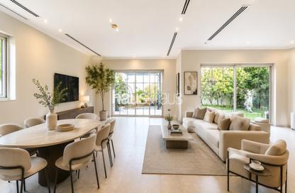 Villa - 4 Bedrooms - 5 Bathrooms for rent in District 8 - Jumeirah Park - Dubai