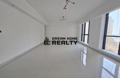 Apartment - 3 - 4 for rent in Palm Tower 3 - Palm Towers - Al Majaz - Sharjah