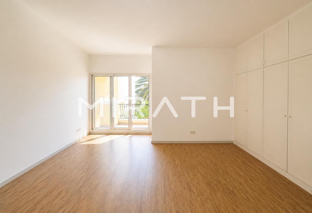 Elegant Green Community Villa with Private Garden photo 6