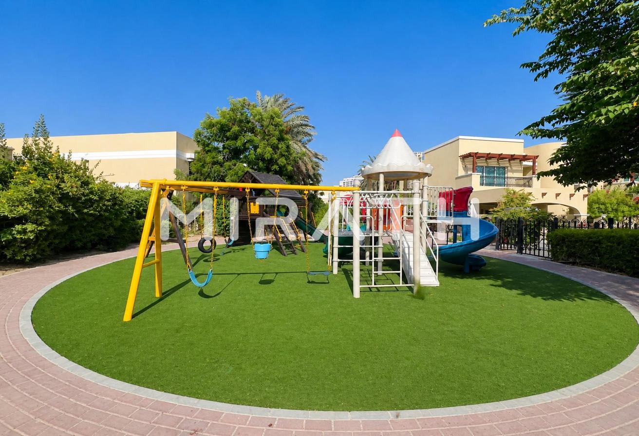Elegant Green Community Villa with Private Garden photo 10