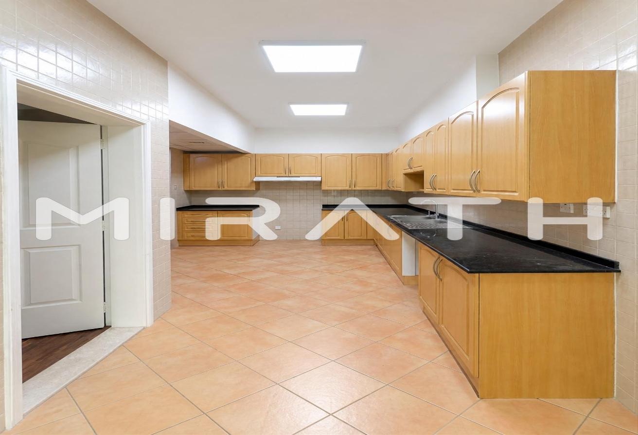 Elegant Green Community Villa with Private Garden photo 4