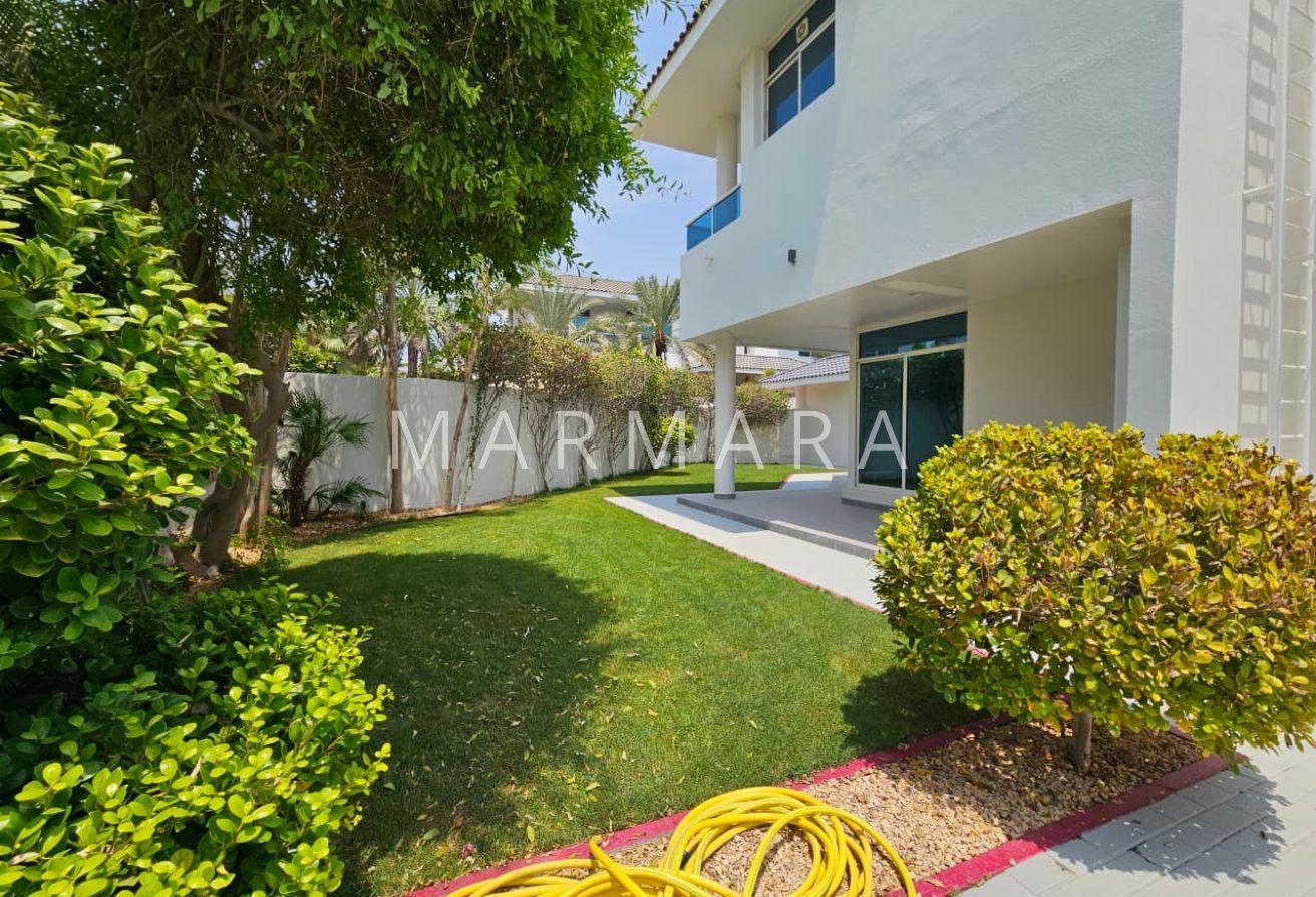 Amazing 5BR Villa | Private Garden | Shared Pool photo 10