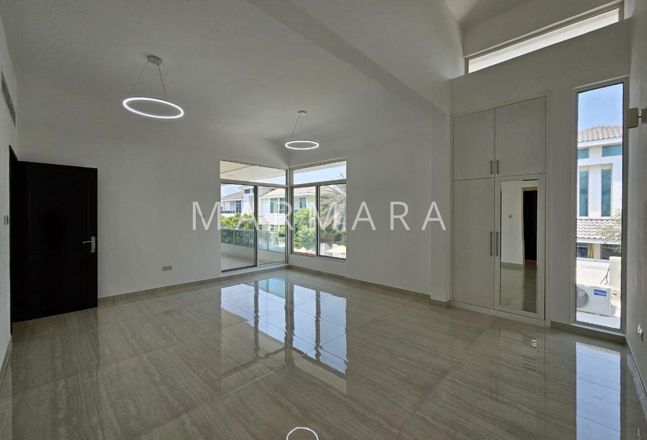 Amazing 5BR Villa | Private Garden | Shared Pool photo 6