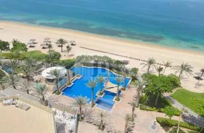 Apartment - 3 Bedrooms - 4 Bathrooms for rent in Al Khudrawi - Shoreline Apartments - Palm Jumeirah - Dubai