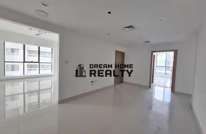 Apartment - 3 Bedrooms - 4 Bathrooms for rent in Blue Tower - Al Majaz 3 - Al Majaz - Sharjah