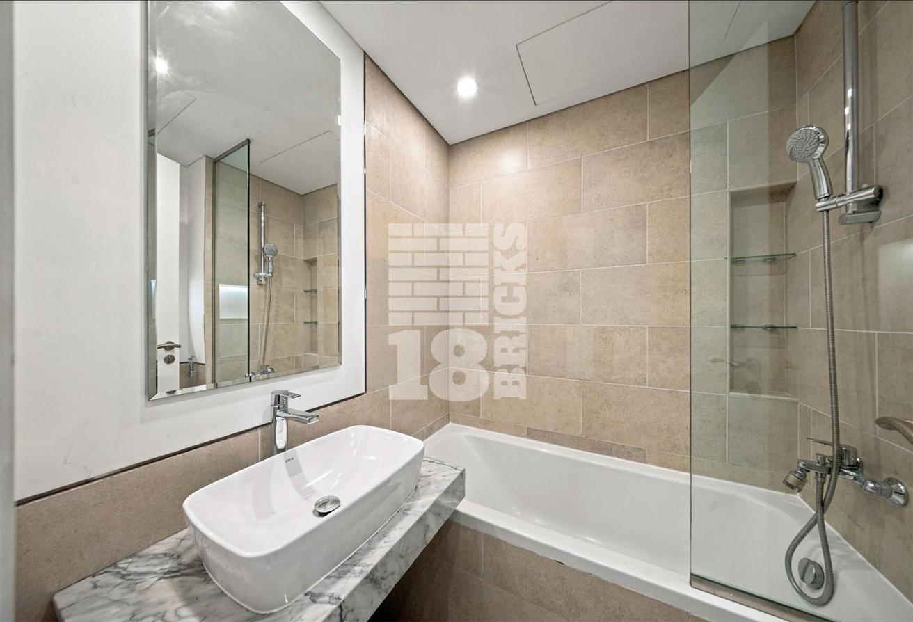 Vacant 3 bedroom + maids room facing Burj al Arab photo 5