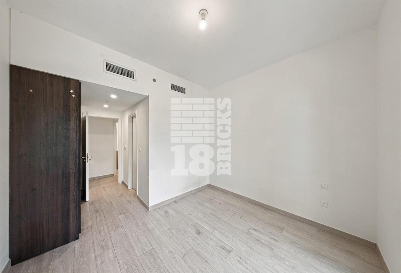 Vacant 3 bedroom + maids room facing Burj al Arab photo 6