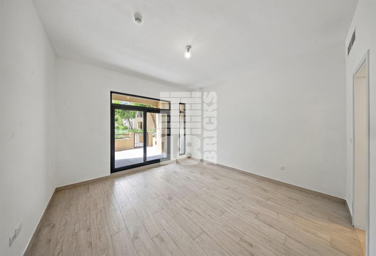 Vacant 3 bedroom + maids room facing Burj al Arab photo 8