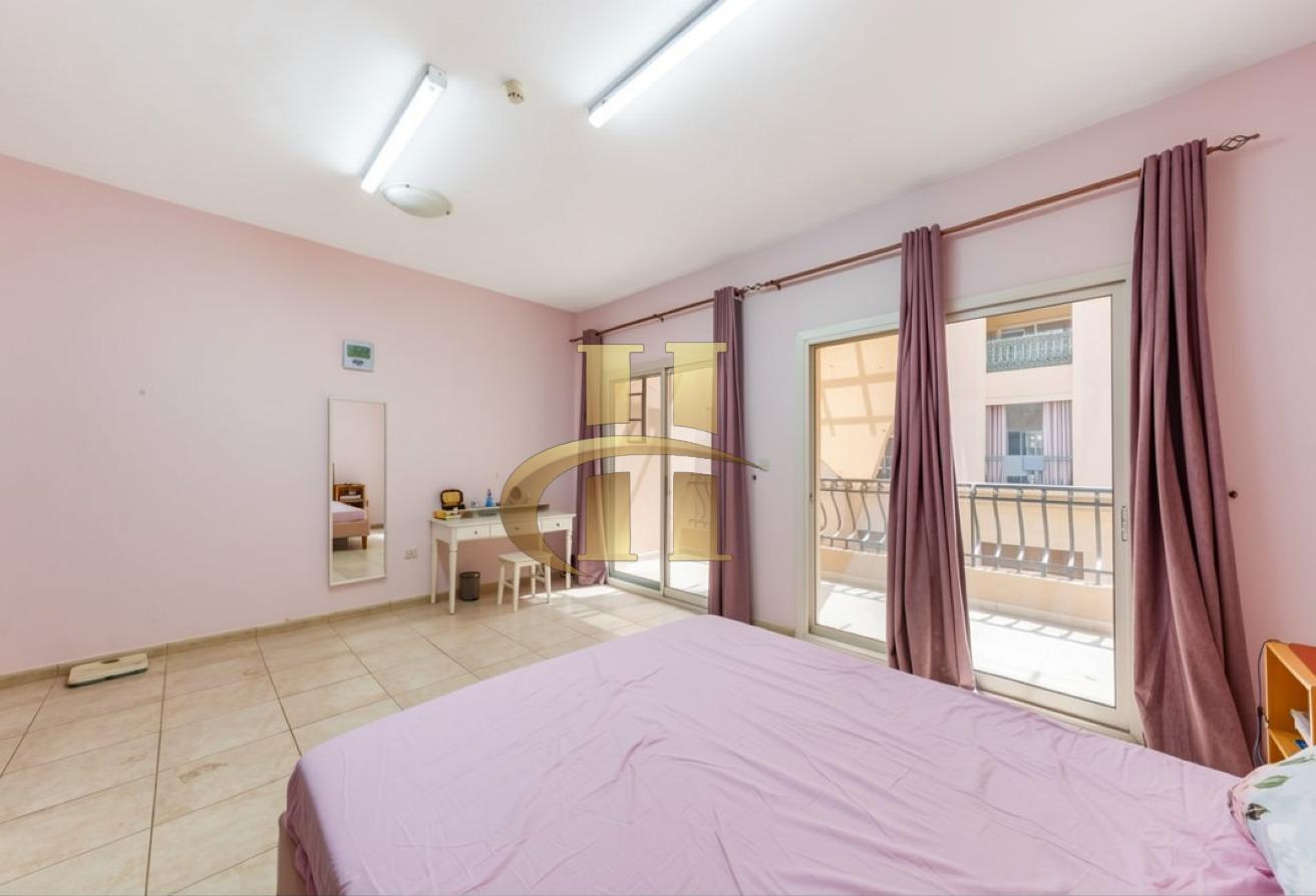 Fully Upgraded | 2 BR+Maid | Private Garden |Villa photo 9