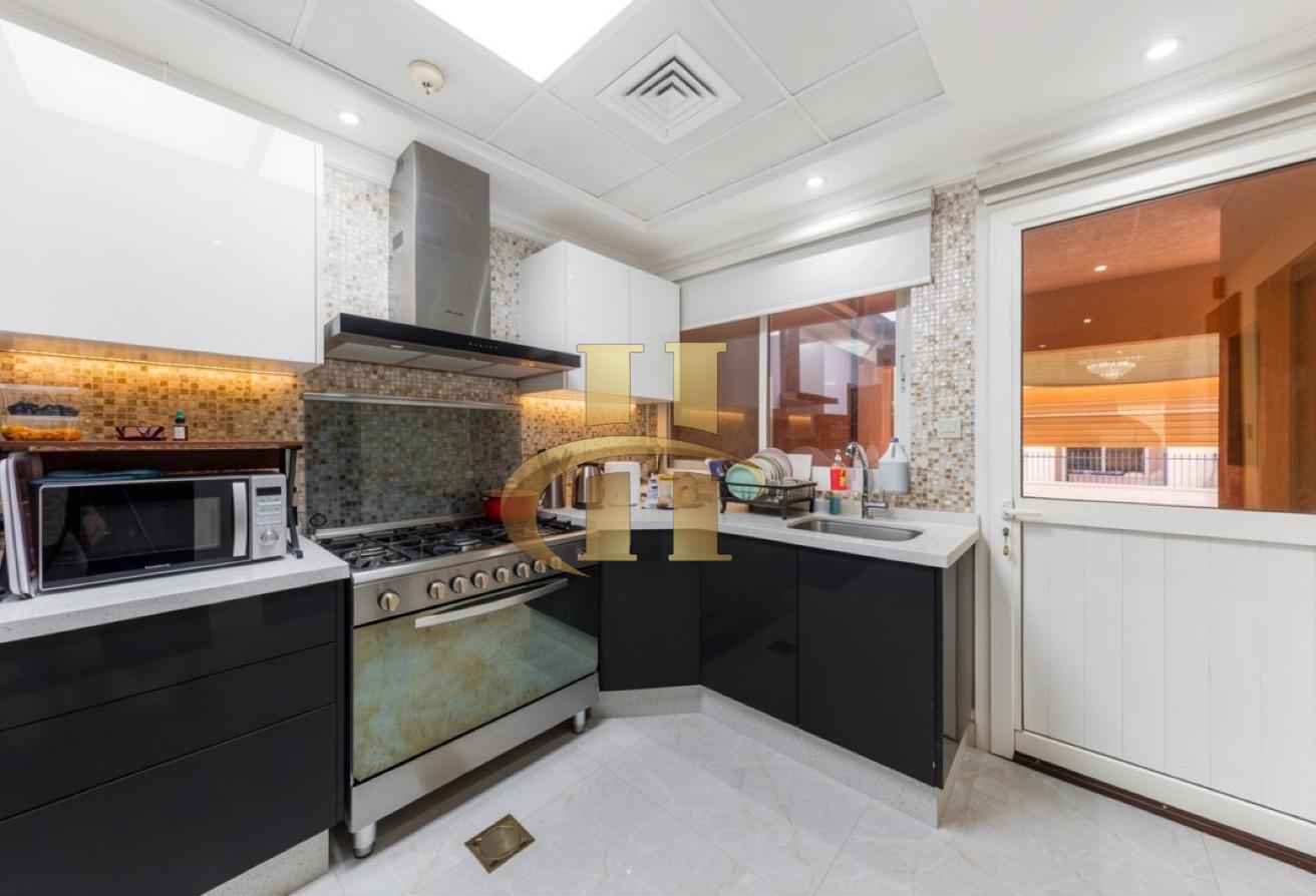 Fully Upgraded | 2 BR+Maid | Private Garden |Villa photo 2