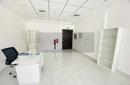 مكتب - استوديو - 1 حمام للايجار في B2B  برج - الخليج التجاري - دبي