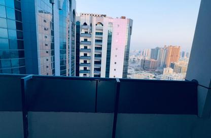 شقة - غرفة نوم - 2 حمامات للايجار في مساكن كورنيش عجمان - طريق كورنيش عجمان - عجمان