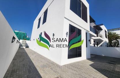 Villa - 6 Bedrooms - 7 Bathrooms for rent in Jumeirah 1 Villas - Jumeirah 1 - Jumeirah - Dubai