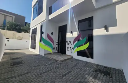 Villa - 6 Bedrooms - 7 Bathrooms for rent in Jumeirah 1 Villas - Jumeirah 1 - Jumeirah - Dubai