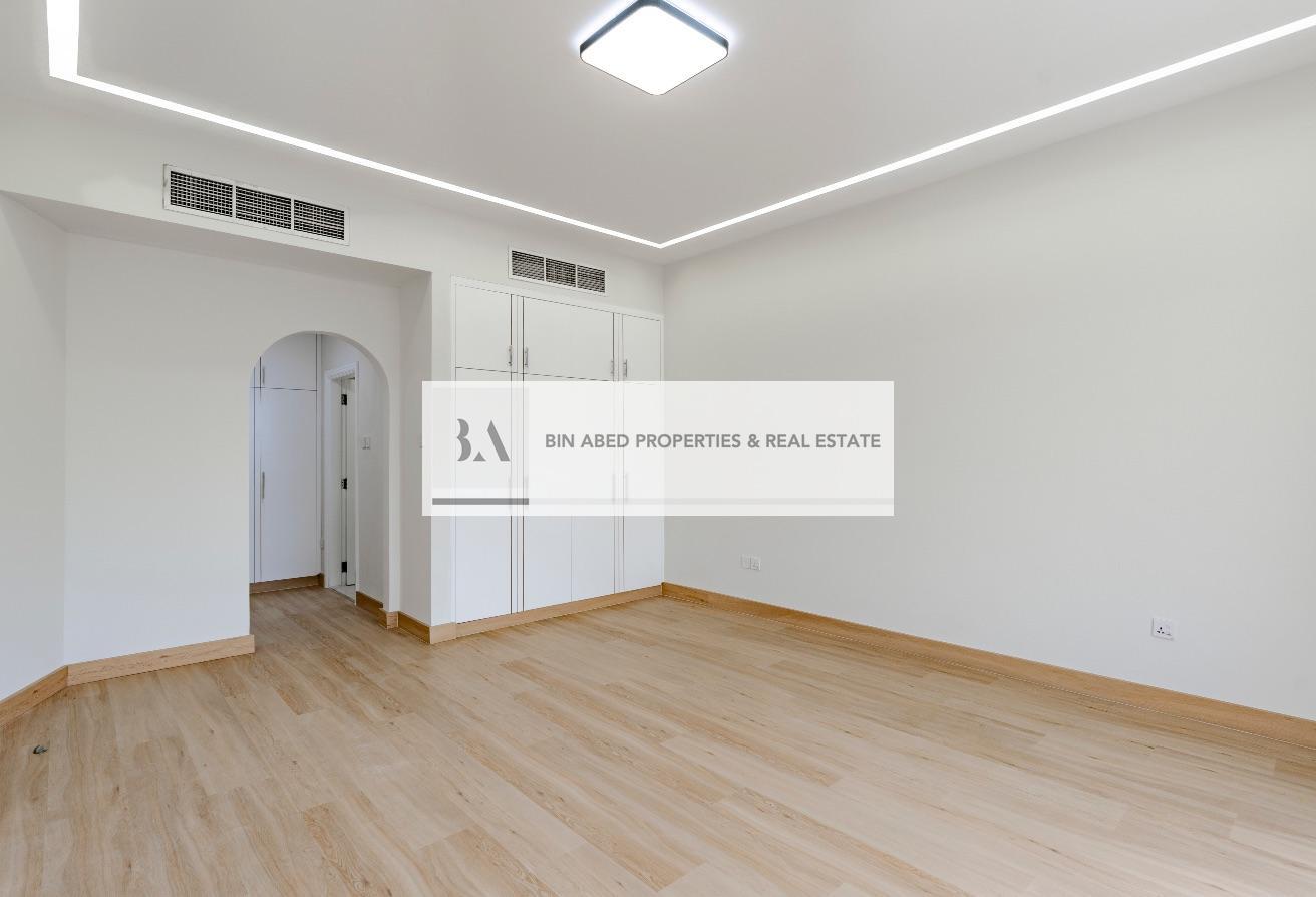 Fully Renovated 5BR villa with pool close to beach photo 17