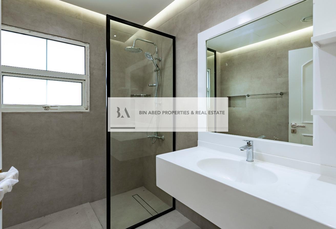 Fully Renovated 5BR villa with pool close to beach photo 18