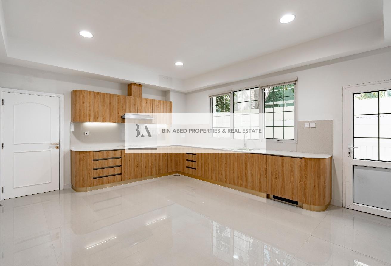 Fully Renovated 5BR villa with pool close to beach photo 4