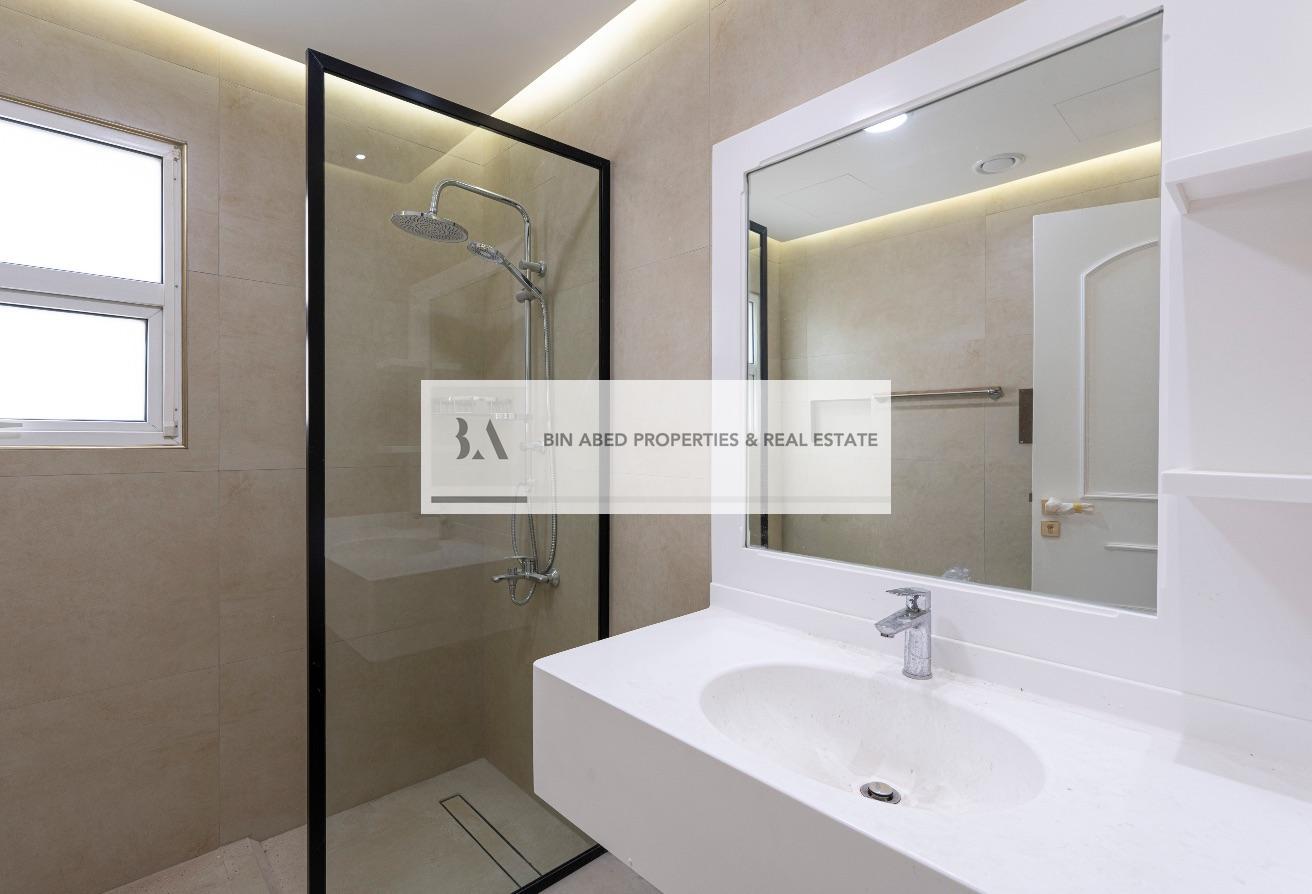 Fully Renovated 5BR villa with pool close to beach photo 8