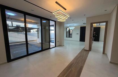Villa - 4 - 5 for sale in Hoshi - Al Badie - Sharjah