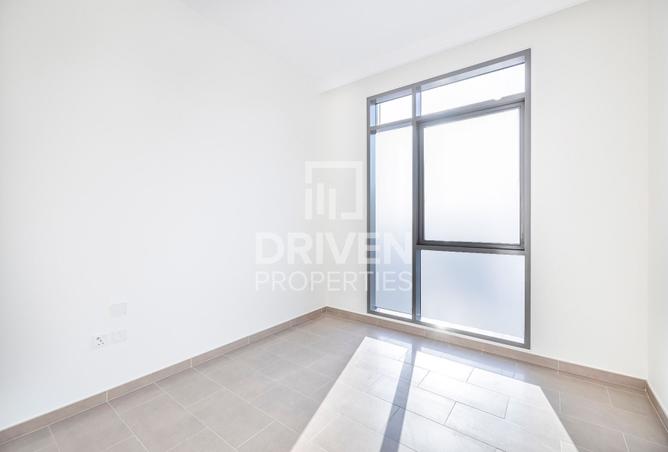 Larger layout | Chiller Included | Vacant unit photo 2