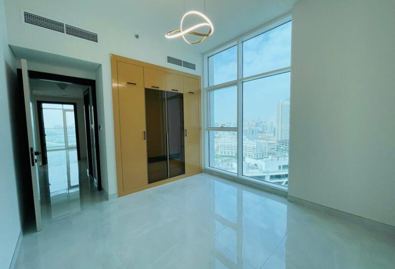 Elegant Living | Best Facilities | Brand New Unit gallery image