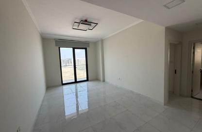 عمارة بالكامل - 8 غرف نوم - 8 حمامات للايجار في مجمع مويلح - تجارية مويلح - الشارقة