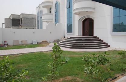 Villa - 4 Bedrooms - 5 Bathrooms for rent in Al Azra - Al Riqqa - Sharjah