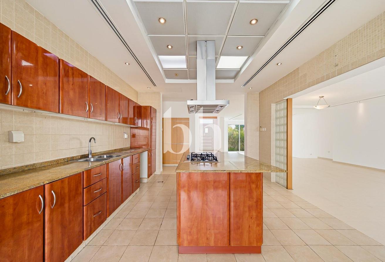 5+ Maid's | Unfurnished | Private Garden and Pool photo 6