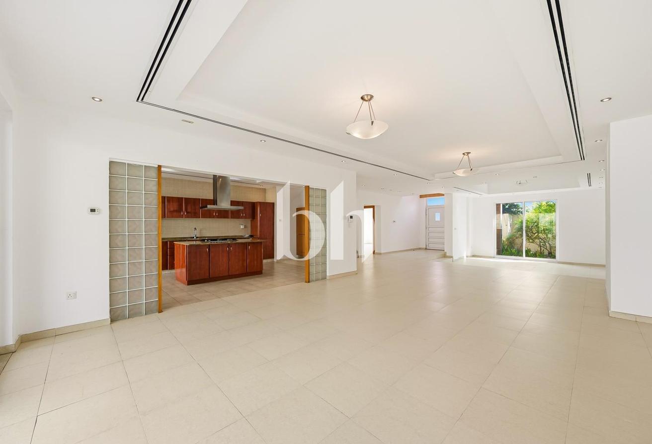 5+ Maid's | Unfurnished | Private Garden and Pool photo 4