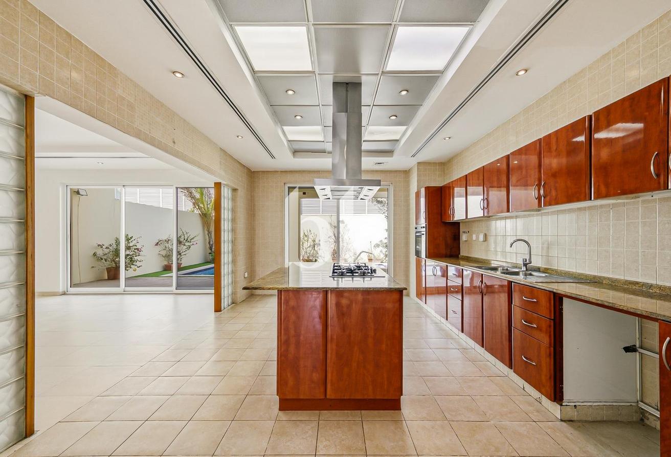 5+ Maid's | Unfurnished | Private Garden and Pool photo 7