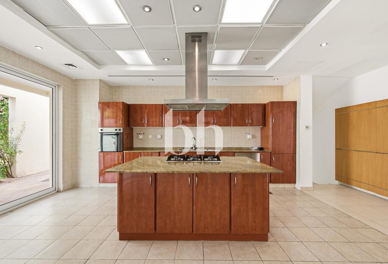 5+ Maid's | Unfurnished | Private Garden and Pool photo 8