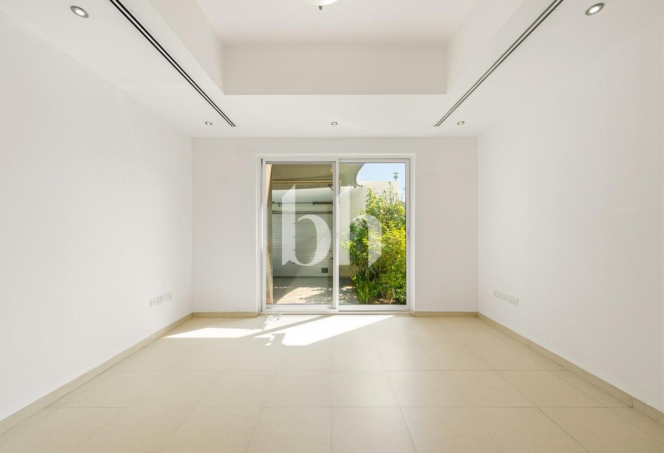 5+ Maid's | Unfurnished | Private Garden and Pool photo 12
