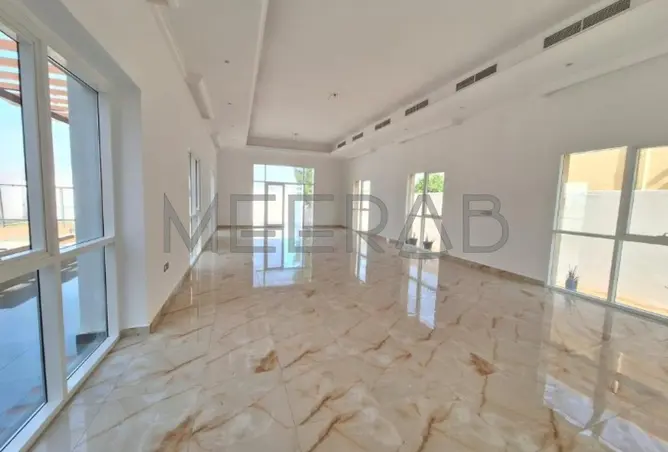 122470003 - Property Image 2