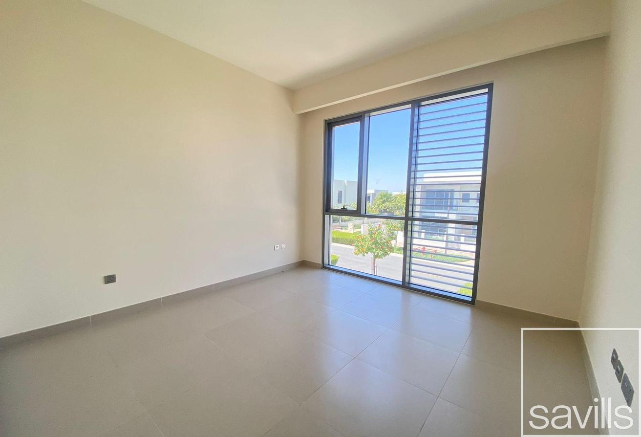 Vacant | Premium Location | Great Condition photo 6