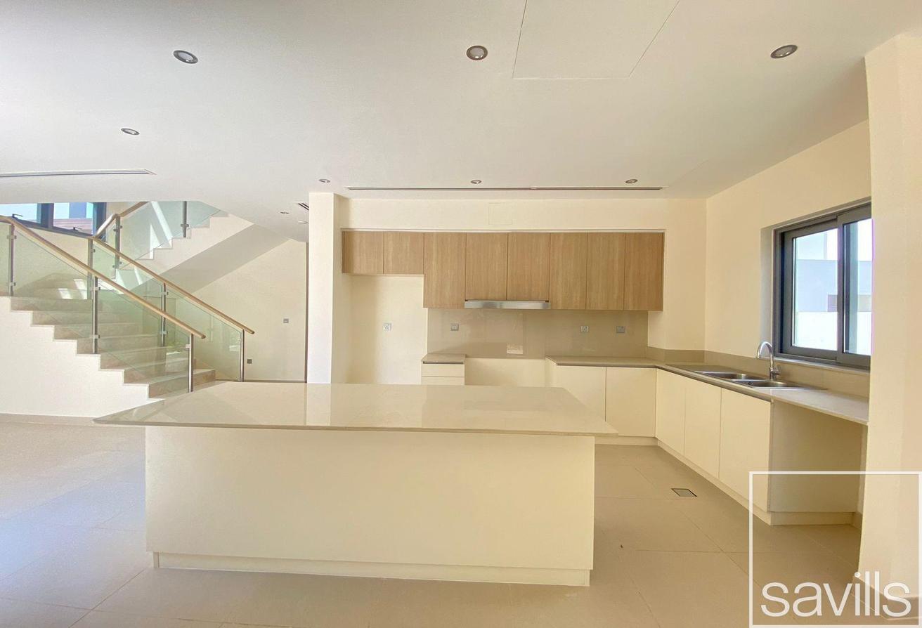 Vacant | Premium Location | Great Condition photo 2
