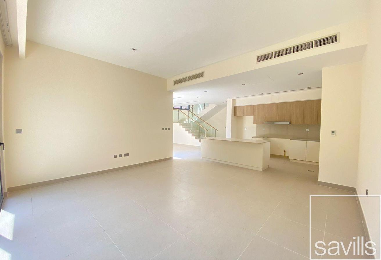Vacant | Premium Location | Great Condition photo 5
