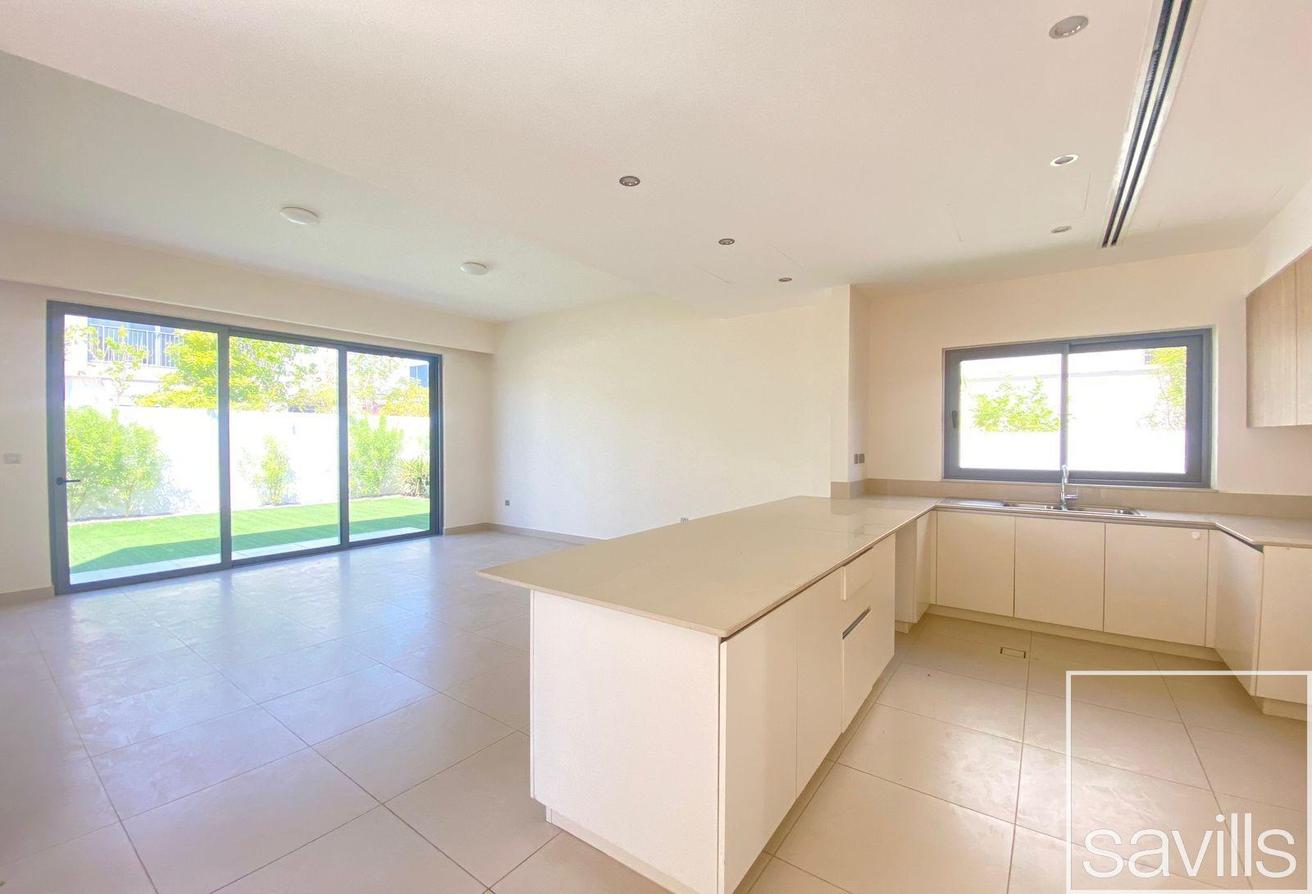 Vacant | Premium Location | Great Condition photo 3