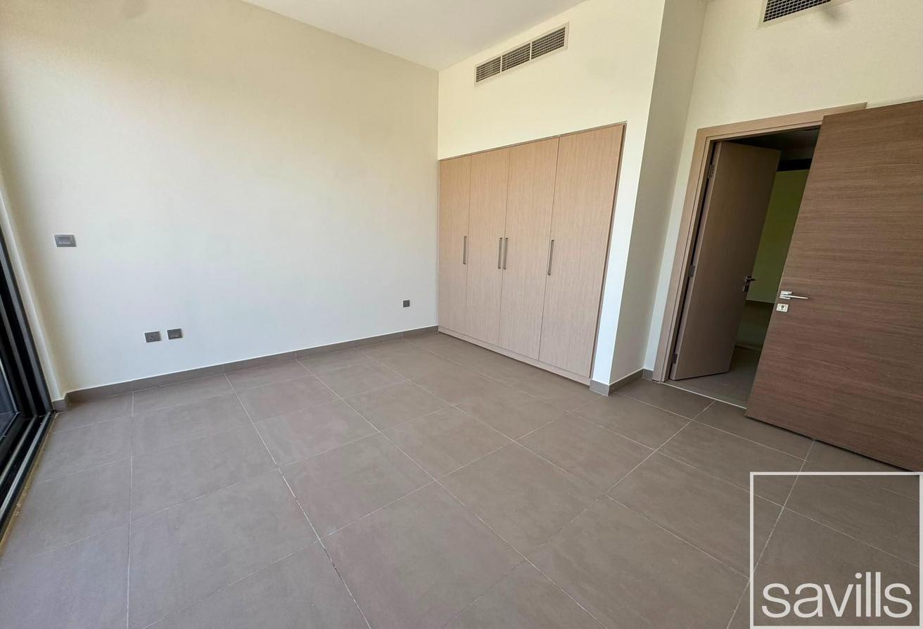 Vacant | Premium Location | Great Condition photo 8