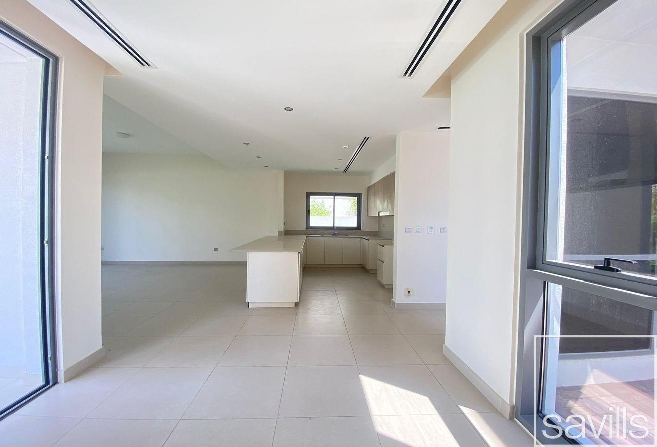 Vacant | Premium Location | Great Condition photo 10